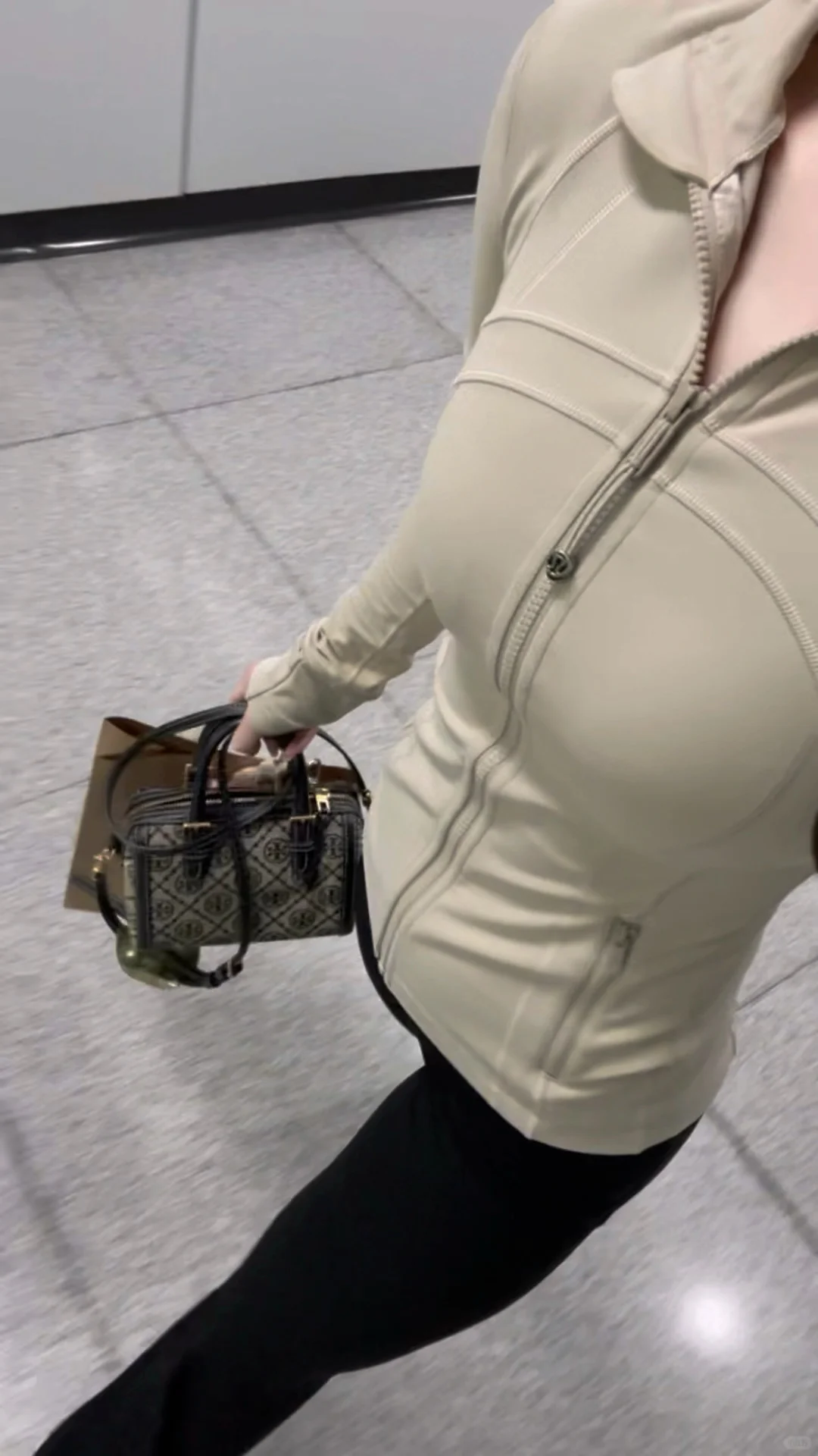 穿上define这世界又多了一位自信女人