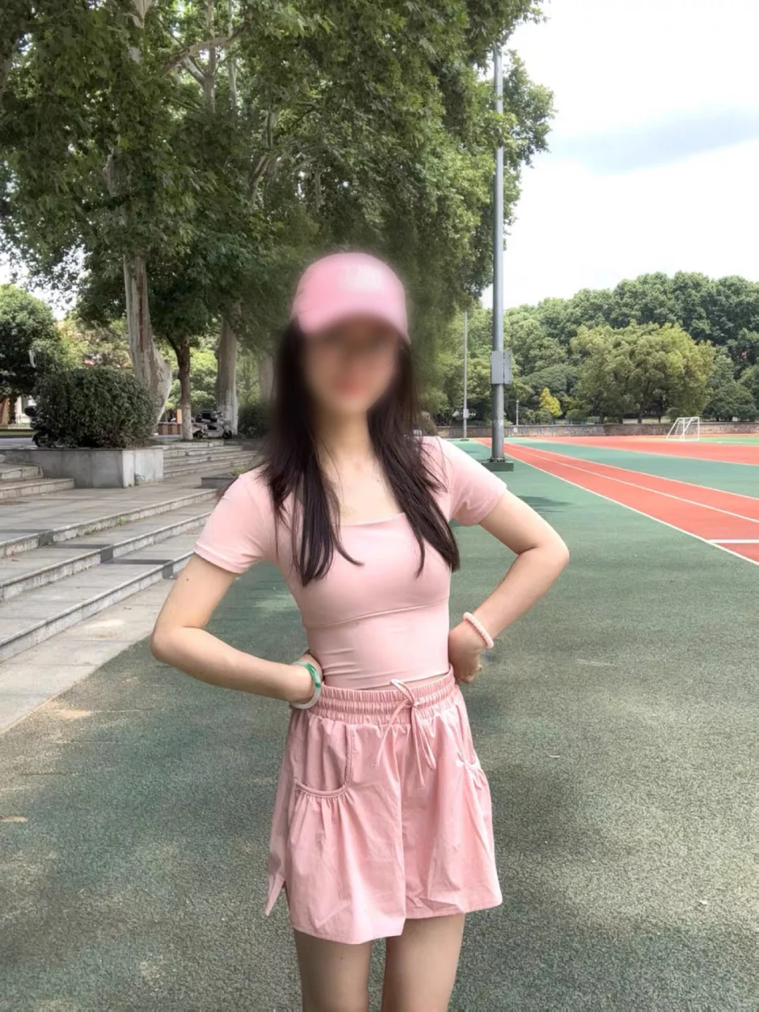 粉粉嫩嫩的瑜伽服，被我穿去操场啦?