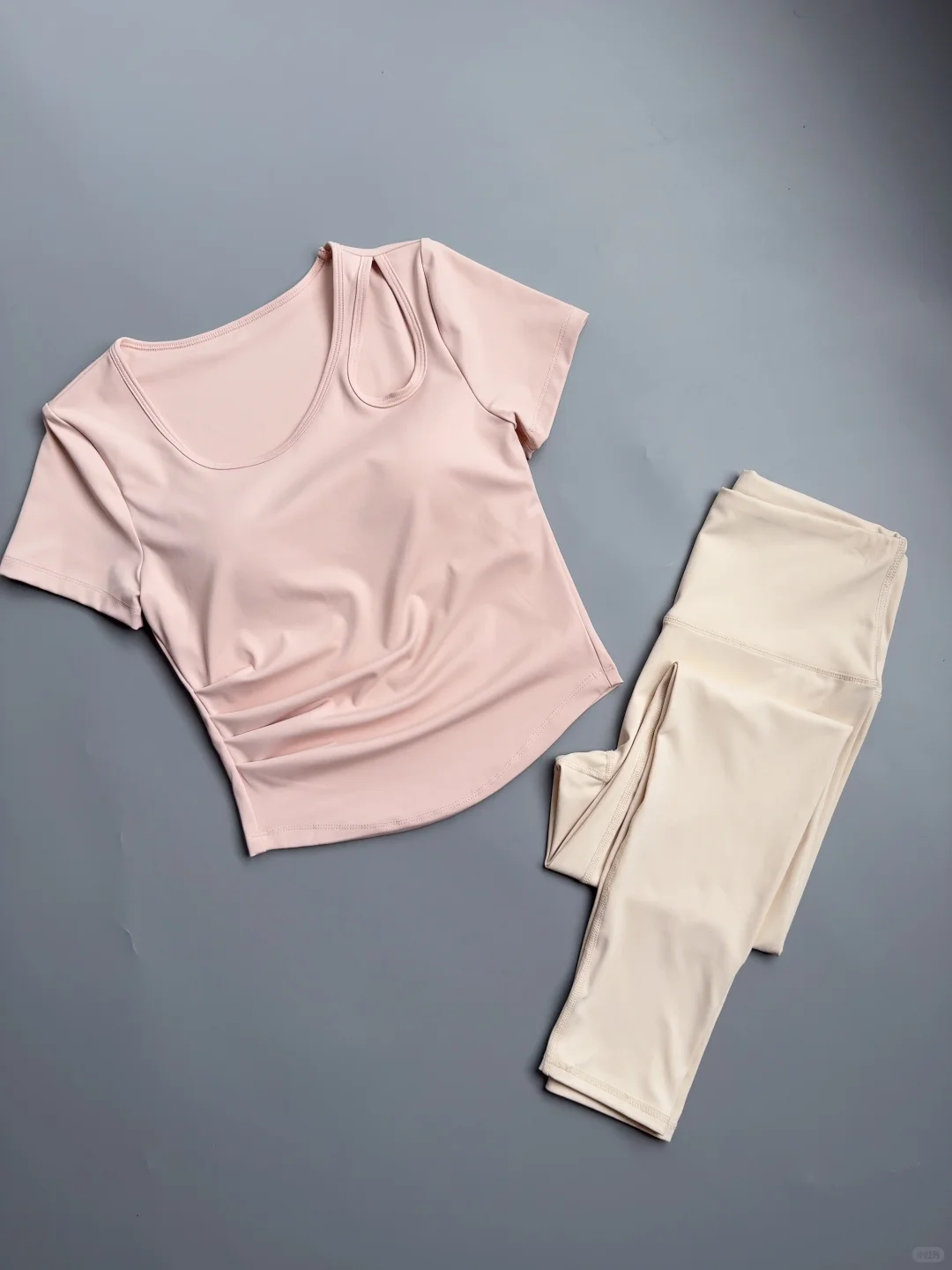 粉色瑜伽服还蛮好看的?竟然才50➕?啊