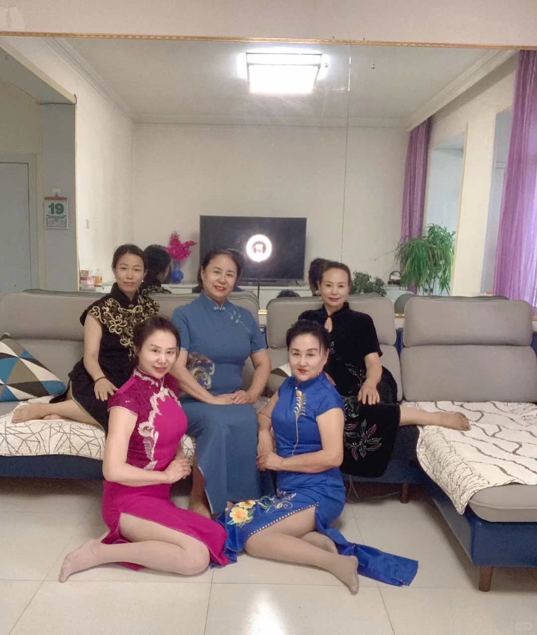 妈妈和阿姨们对合影