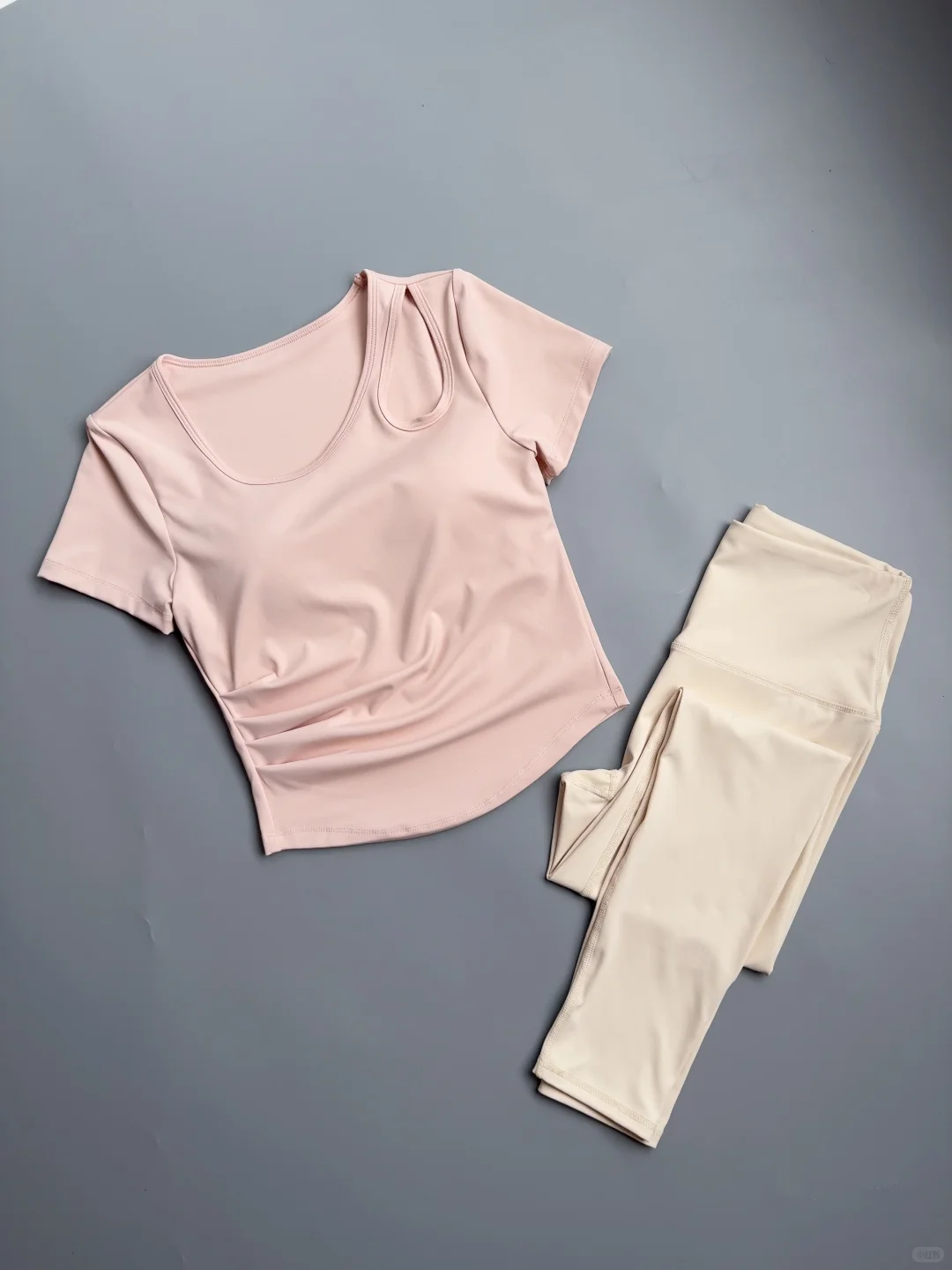 粉色瑜伽服还蛮好看的?竟然才50➕?啊