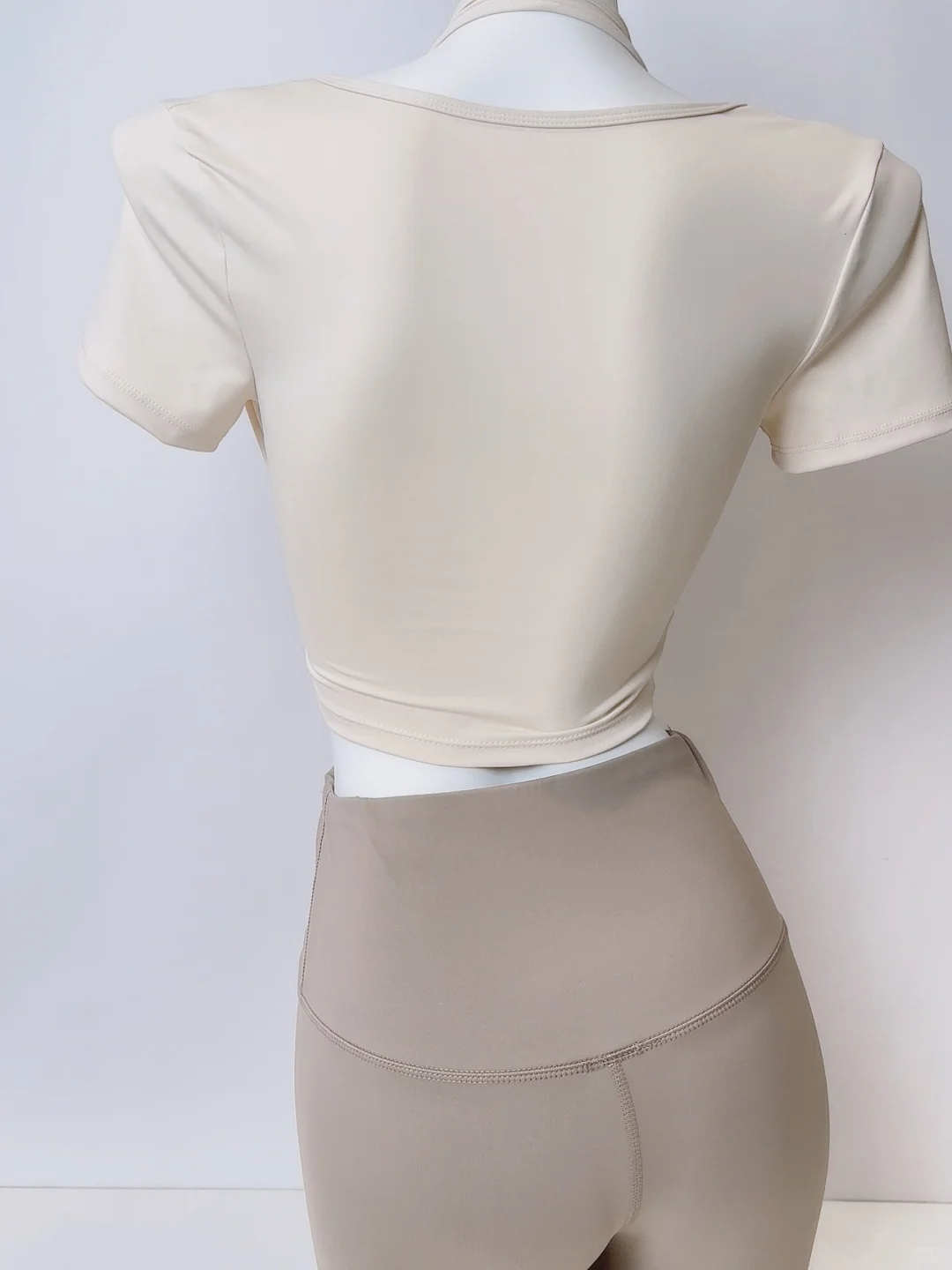 lu对不起，这平替瑜伽服20+?太绝了！太美了