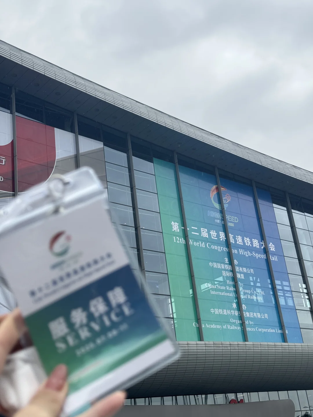 今天不做行政，今天是外卖配送员