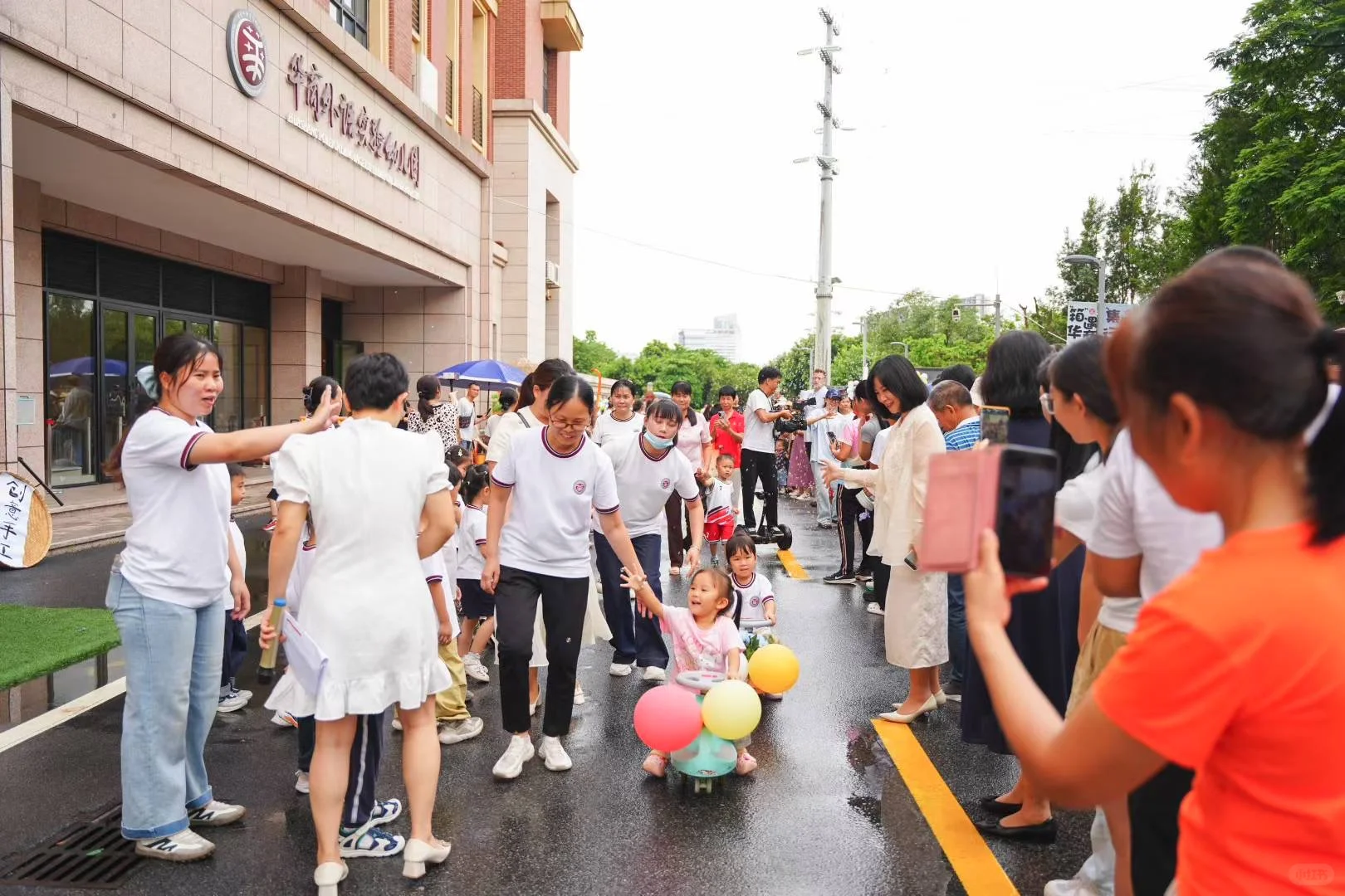 环遇华商幼车尾集市！?