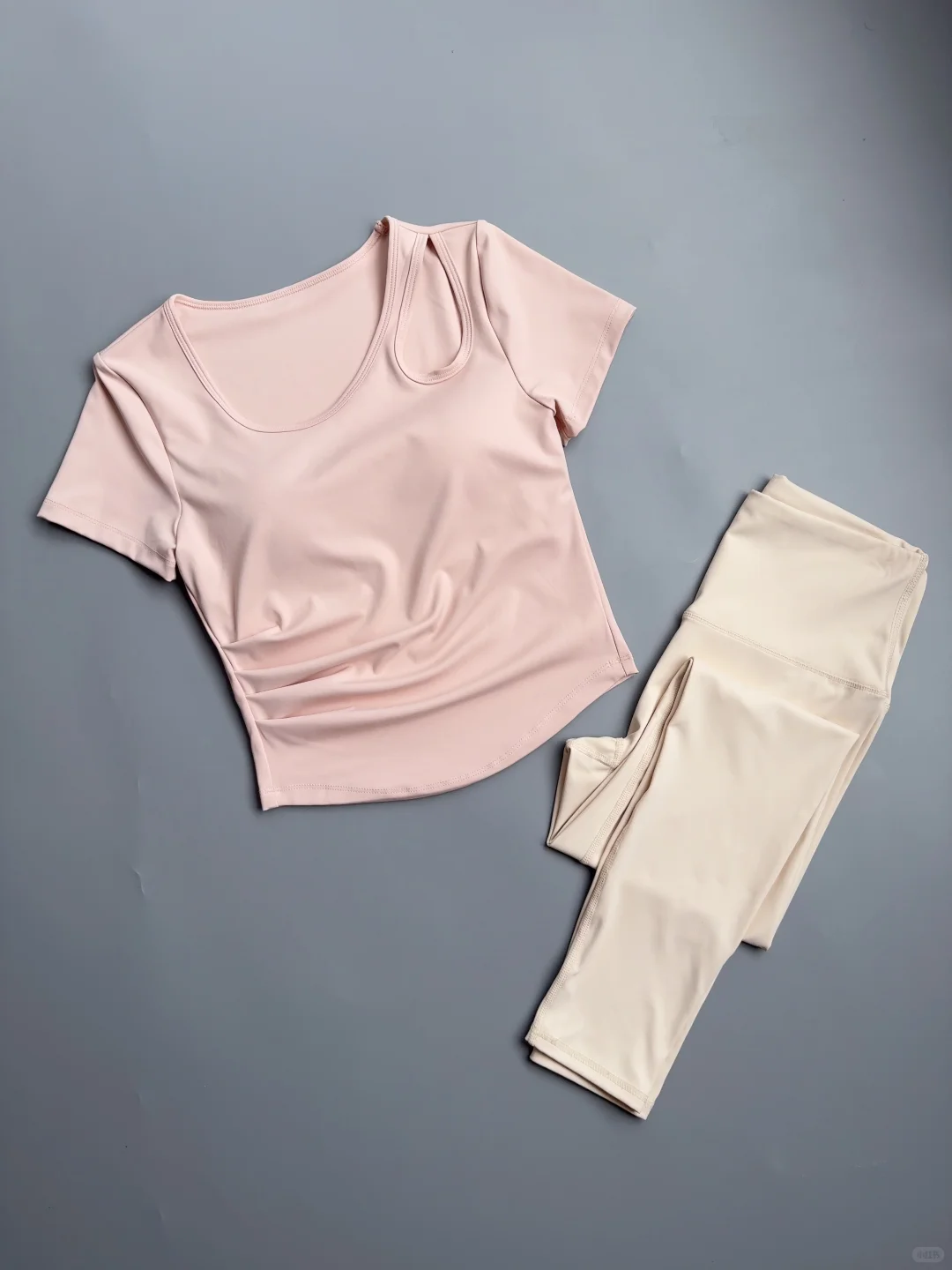 粉色瑜伽服还蛮好看的?竟然才50➕?啊