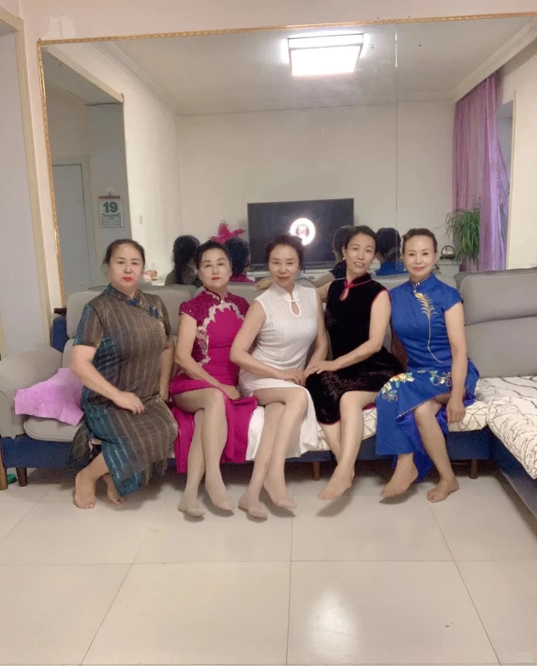 妈妈和阿姨们对合影