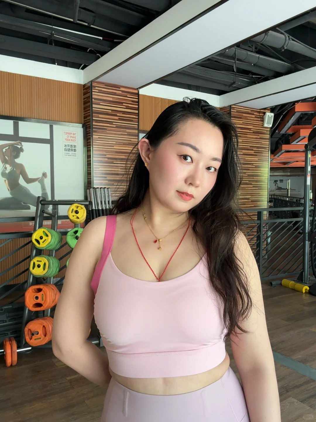 粉色瑜伽裤真的像秋裤啊