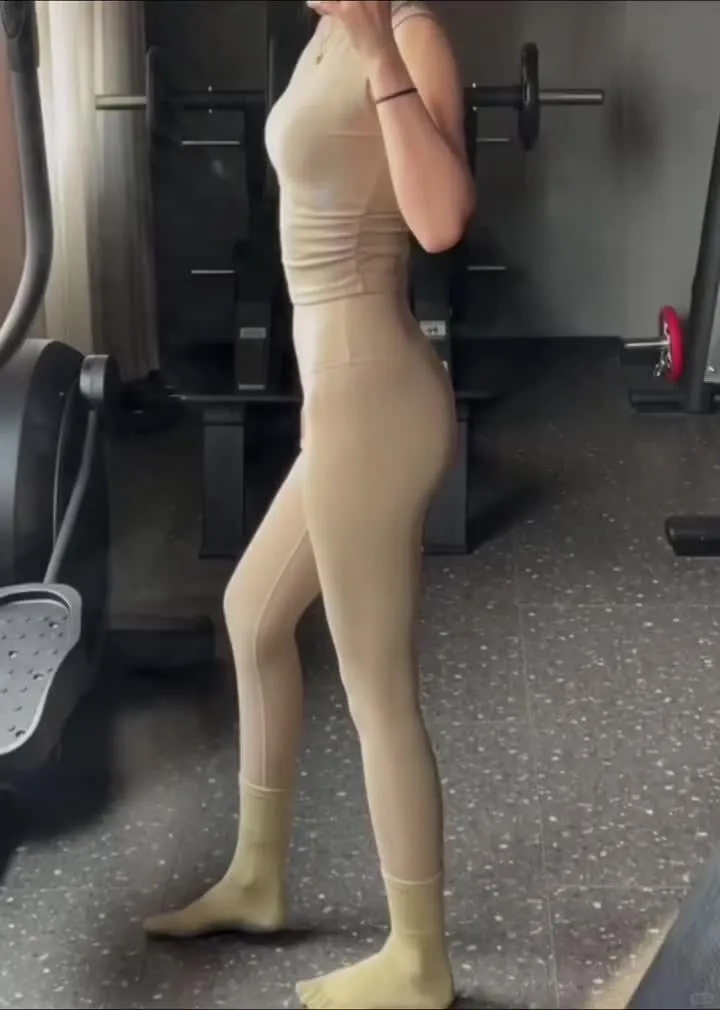 穿瑜伽裤的女生太美了…