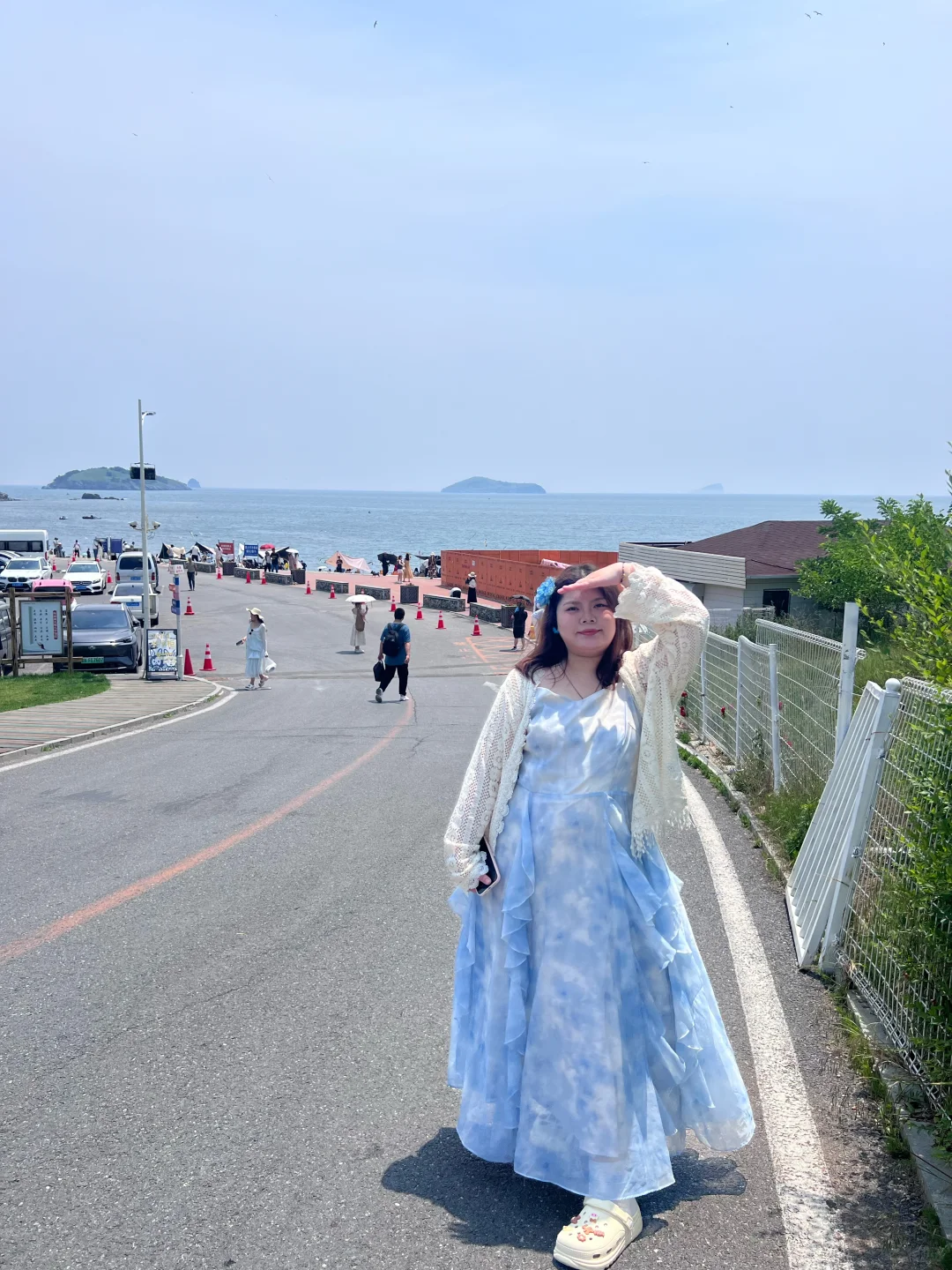 胖女生海边游玩穿搭