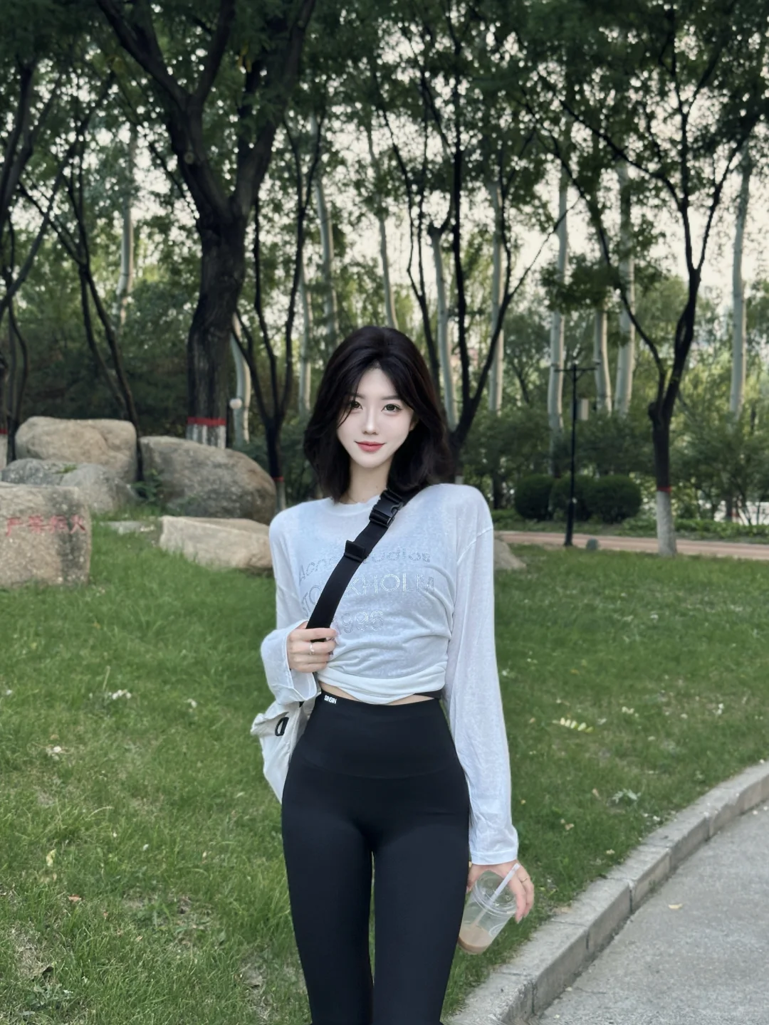 短发｜瑜伽裤女孩?
