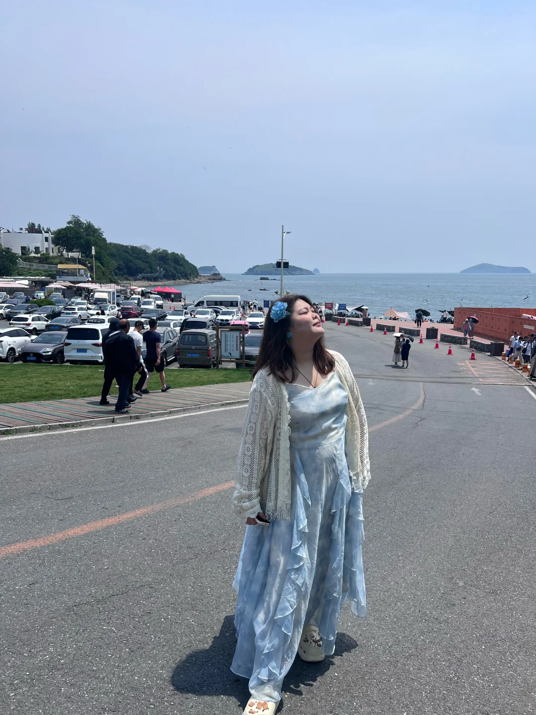 胖女生海边游玩穿搭
