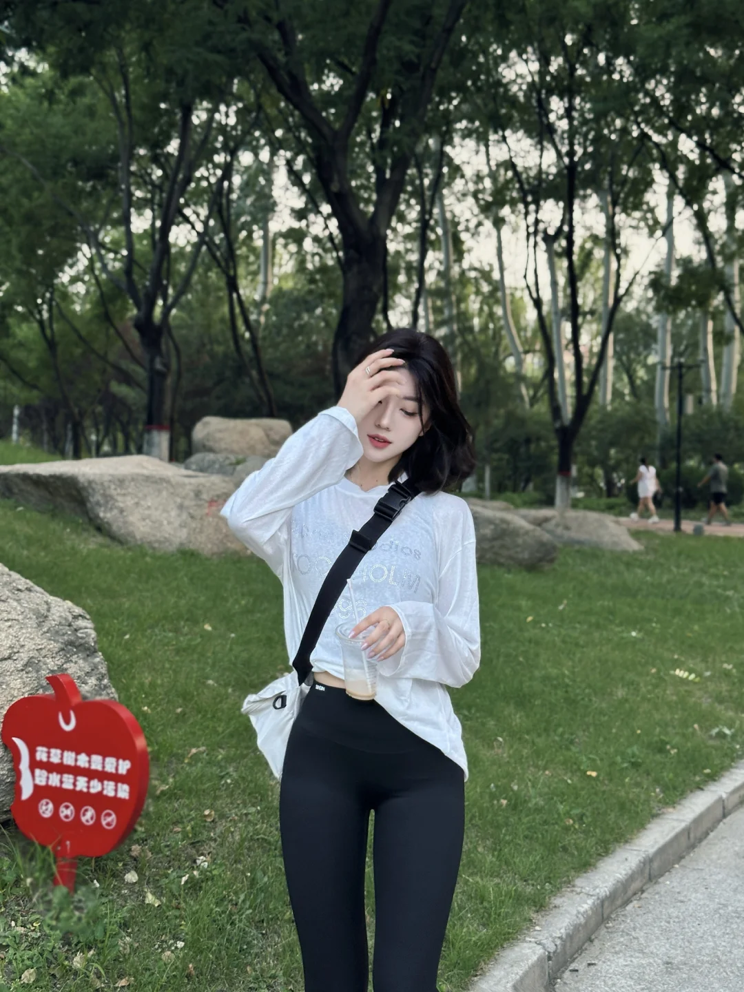 短发｜瑜伽裤女孩?