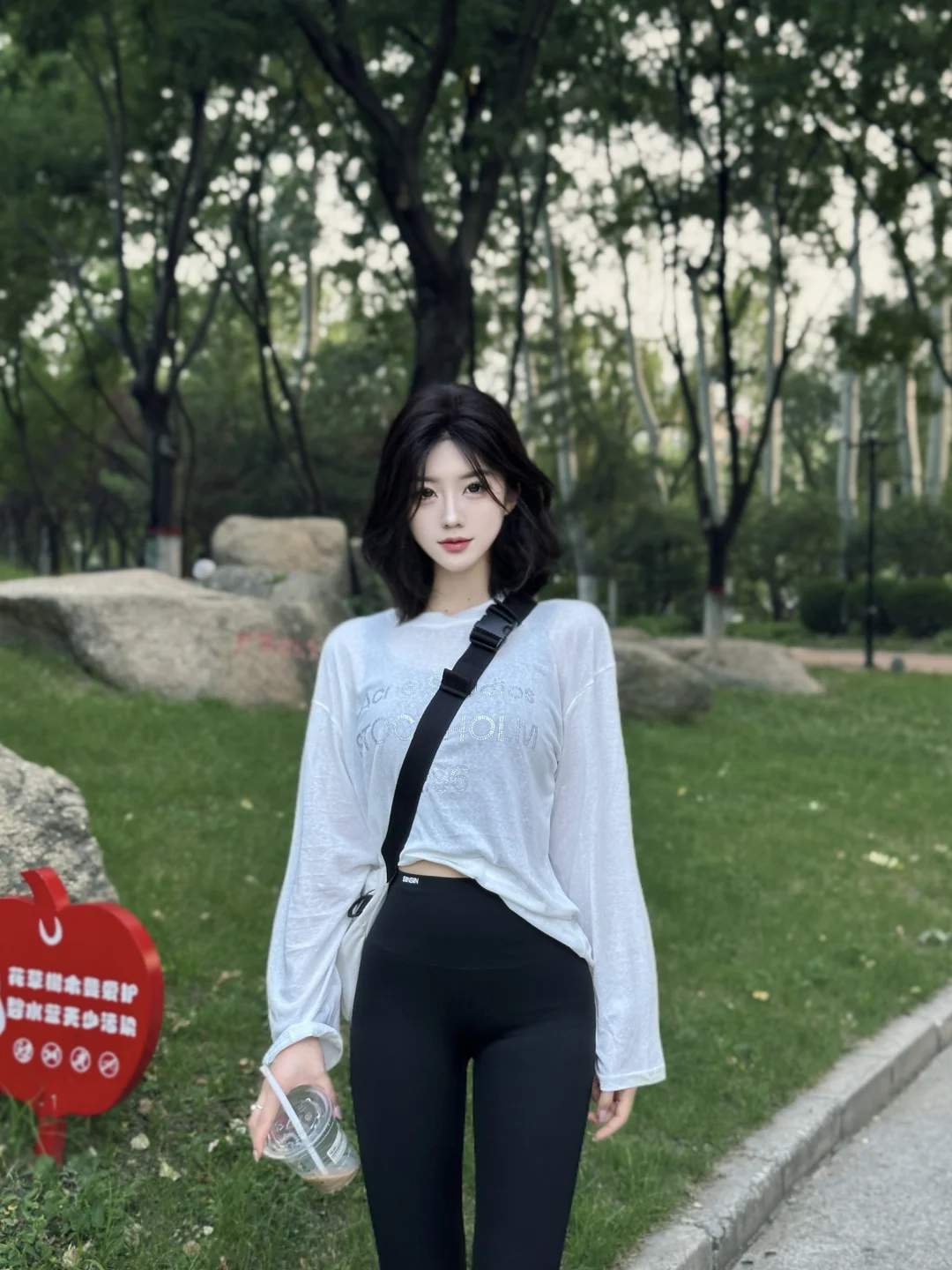 短发｜瑜伽裤女孩?