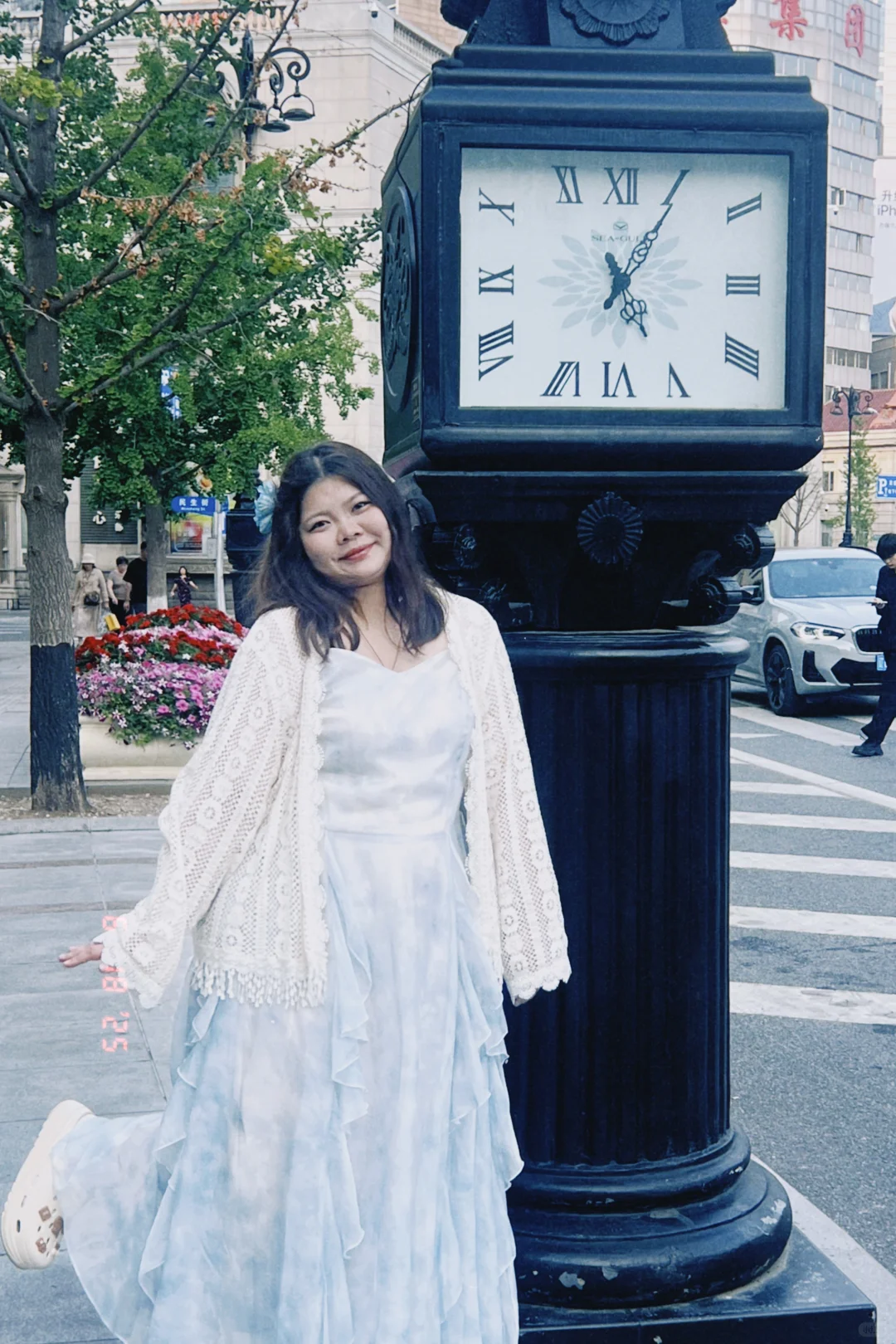 胖女生海边游玩穿搭