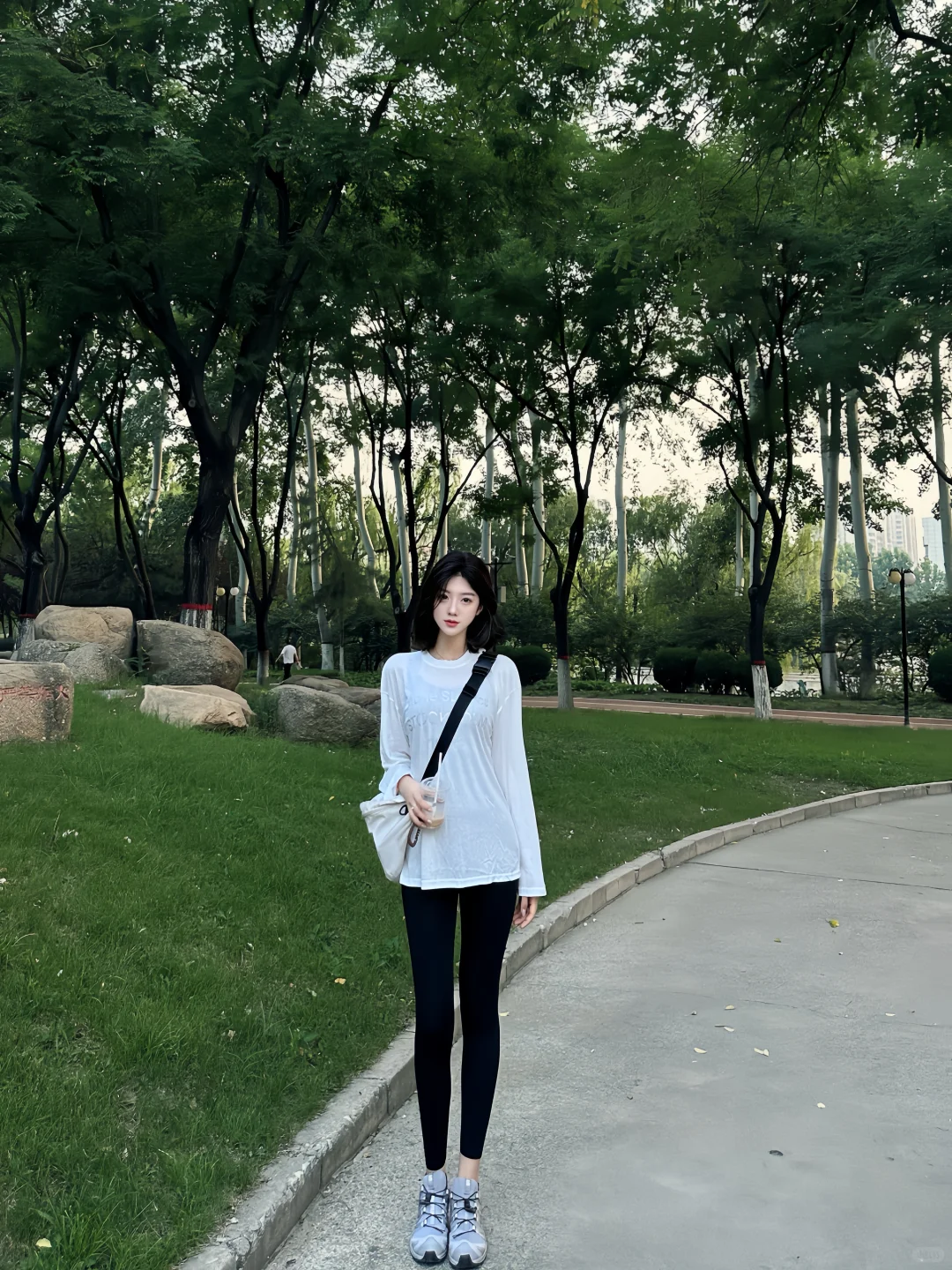 短发｜瑜伽裤女孩?