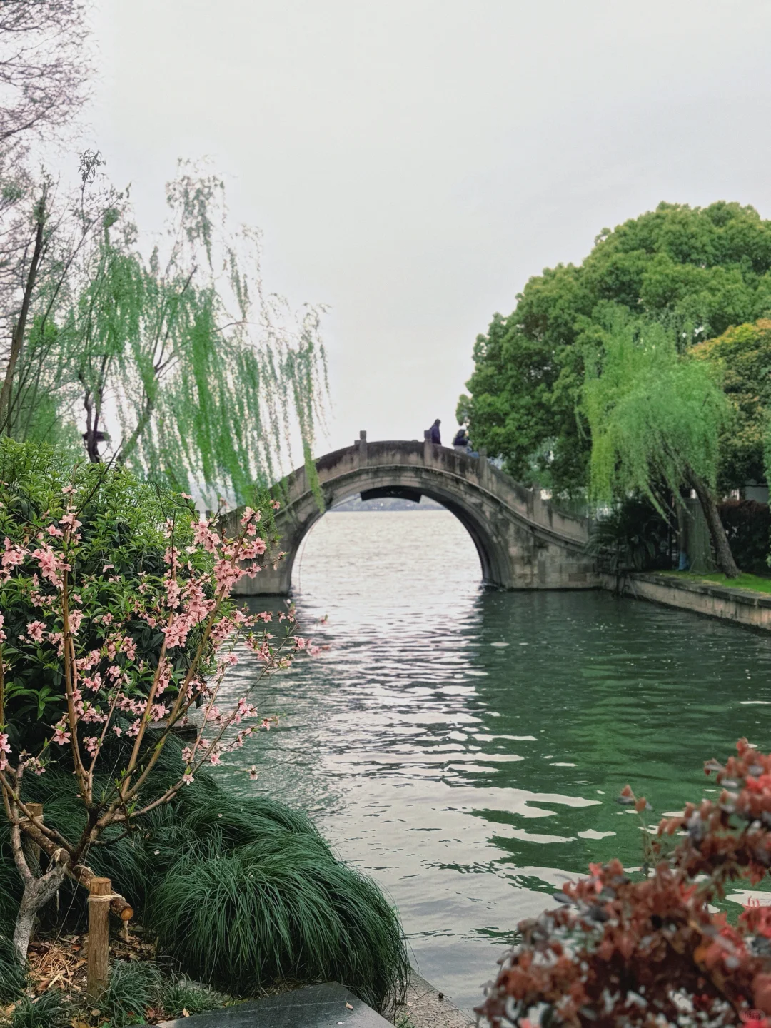 没想到2025了还能在杭州上当 警惕丝绸骗局