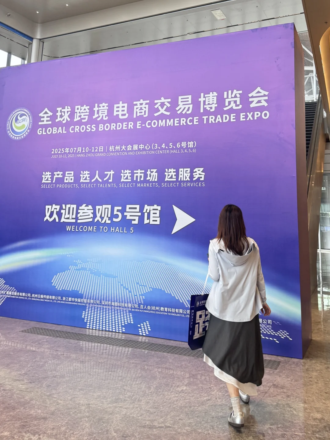 来客户展会拍素材啦！