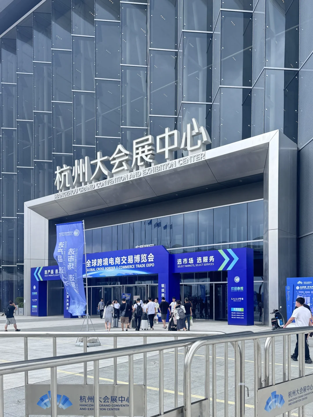 来客户展会拍素材啦！