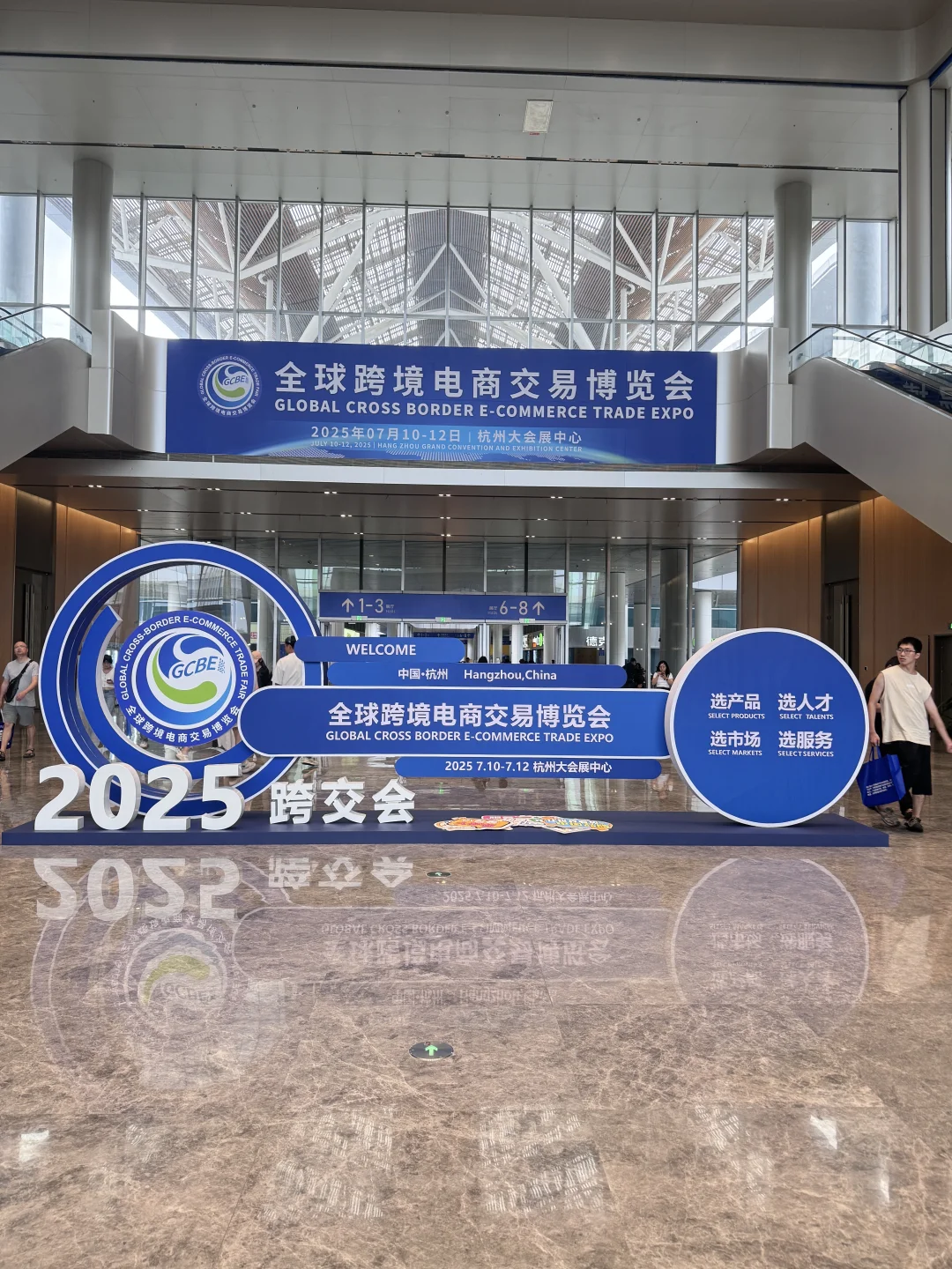 来客户展会拍素材啦！