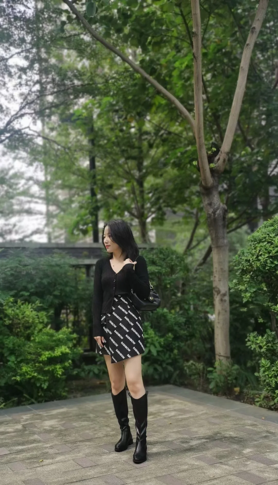 中年少女，俏皮人妻。
