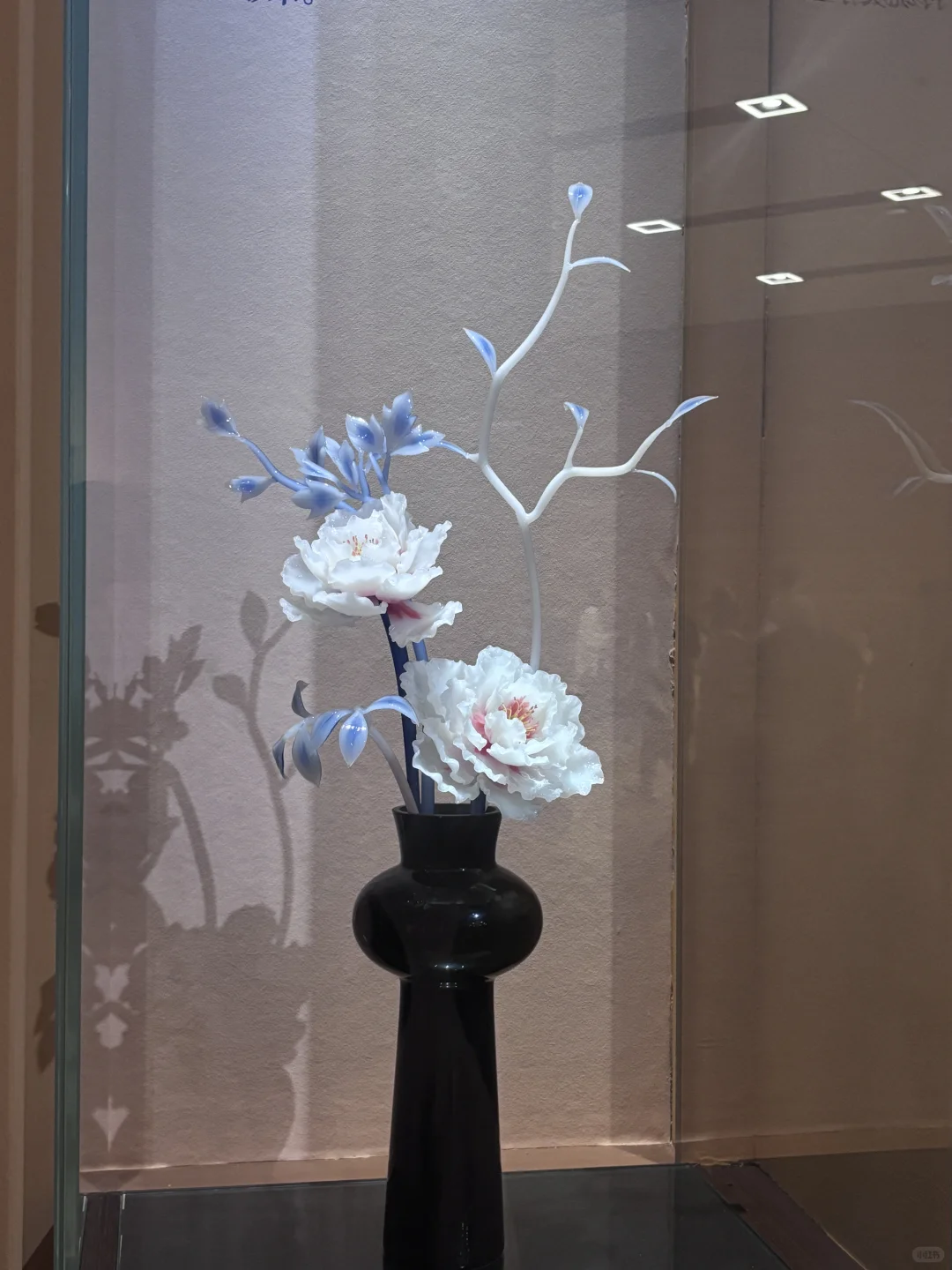 国博琉璃展美到失语