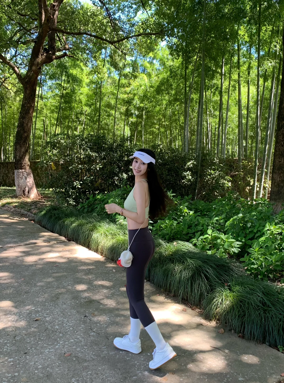 挑战只穿瑜伽服出门Day60｜在树屋享受阳光☀️