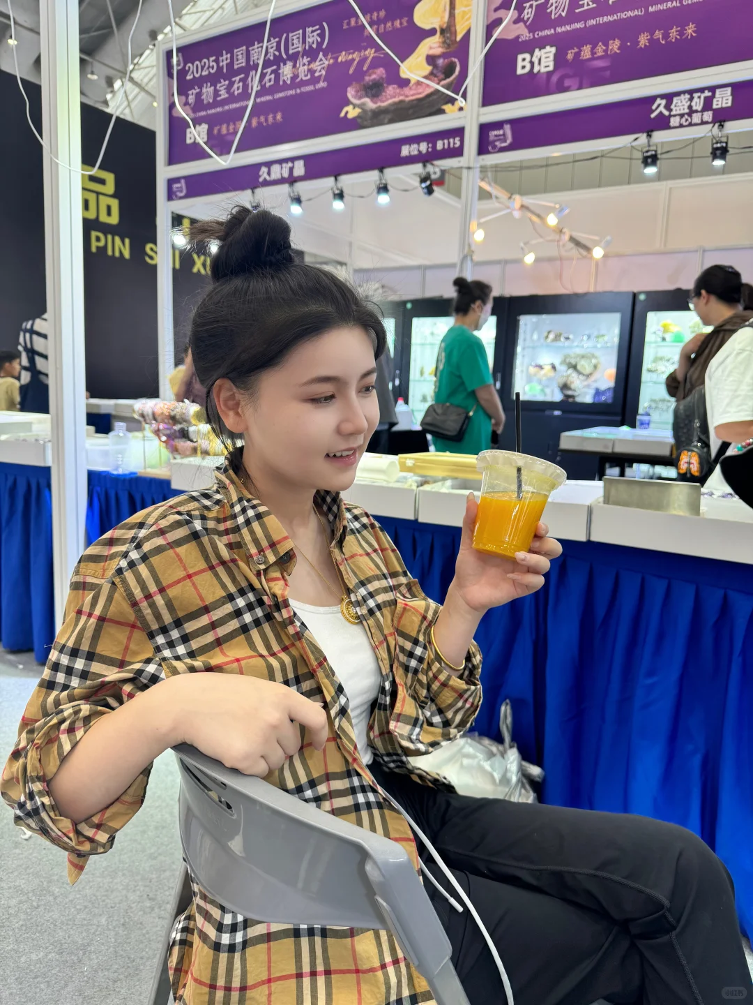 人家参展都是提前一年或者几个月准备…