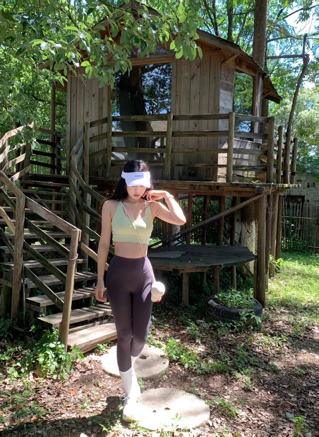 挑战只穿瑜伽服出门Day60｜在树屋享受阳光☀️