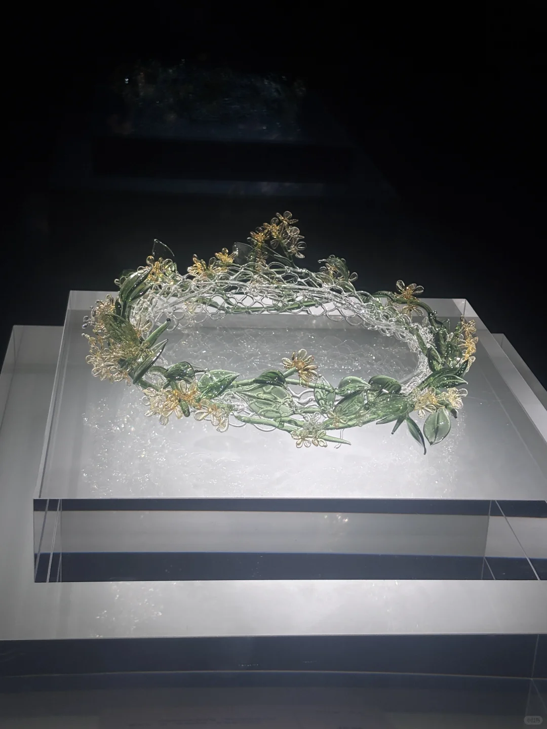 国博琉璃展美到失语