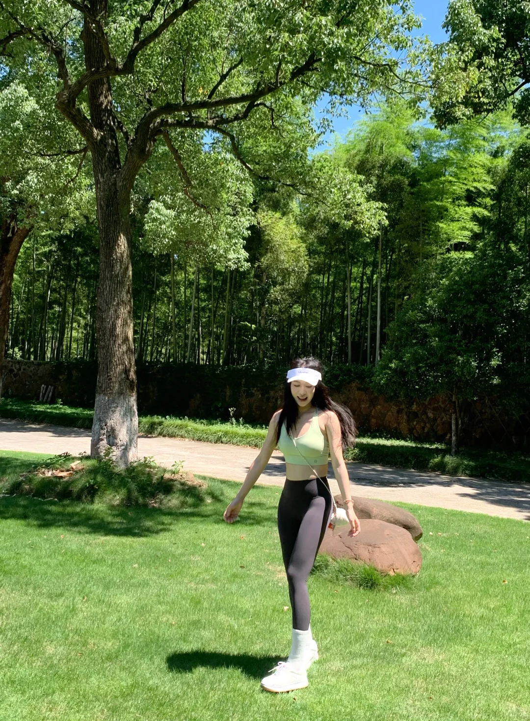 挑战只穿瑜伽服出门Day60｜在树屋享受阳光☀️
