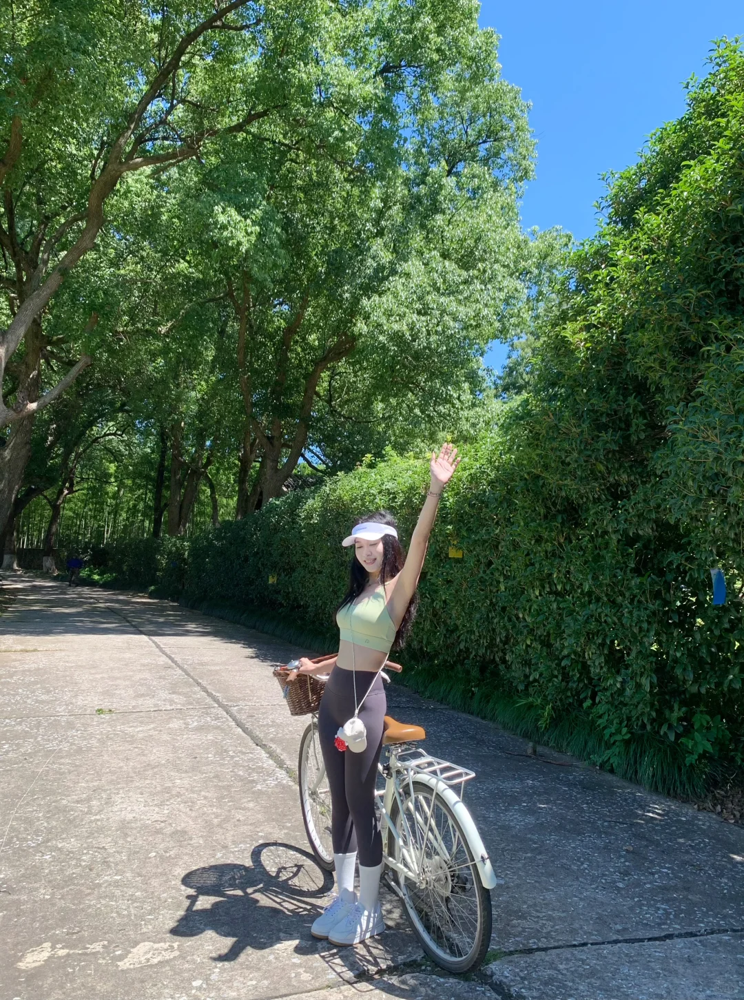 挑战只穿瑜伽服出门Day60｜在树屋享受阳光☀️