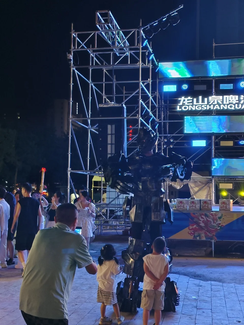 就在工业展览馆！夜市太好逛了！