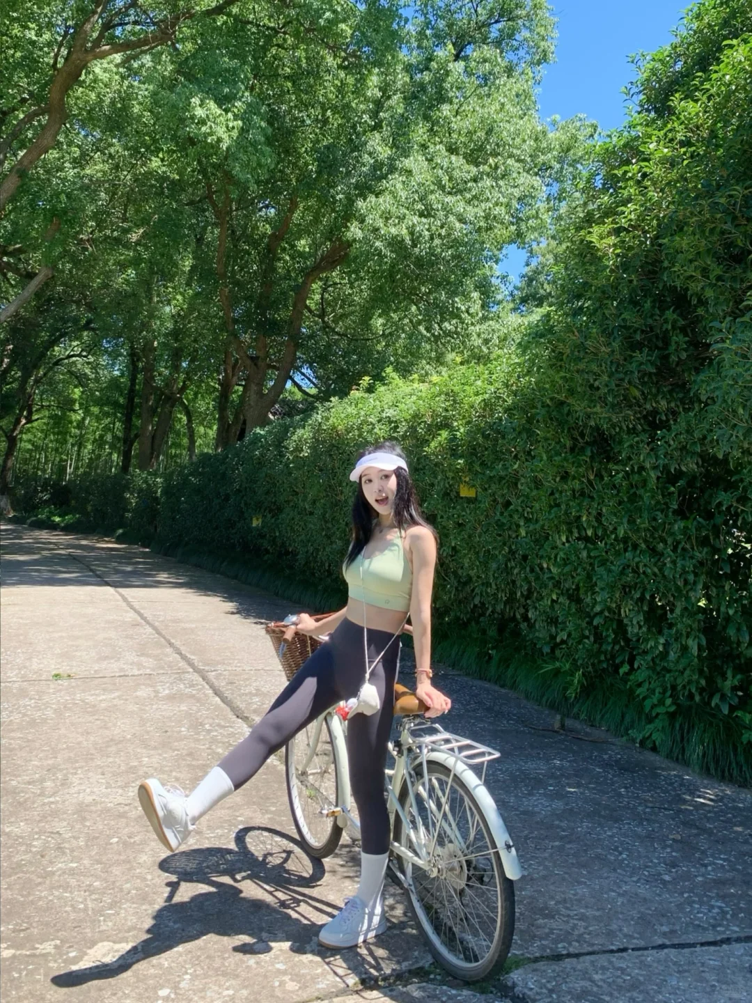 挑战只穿瑜伽服出门Day60｜在树屋享受阳光☀️