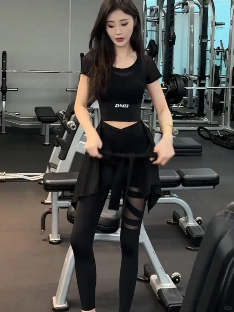 ?裸感透气瑜伽服｜低腰美背设计