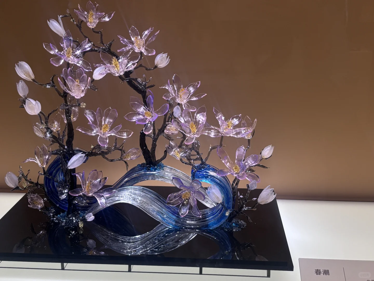 国博琉璃展美到失语