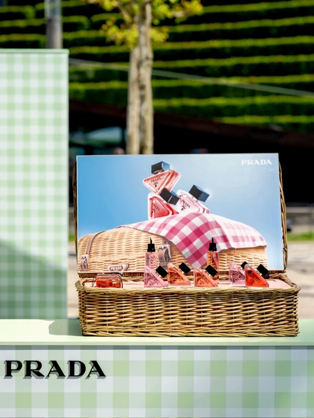 快闪美陈?Prada beauty夏日巡展德国展