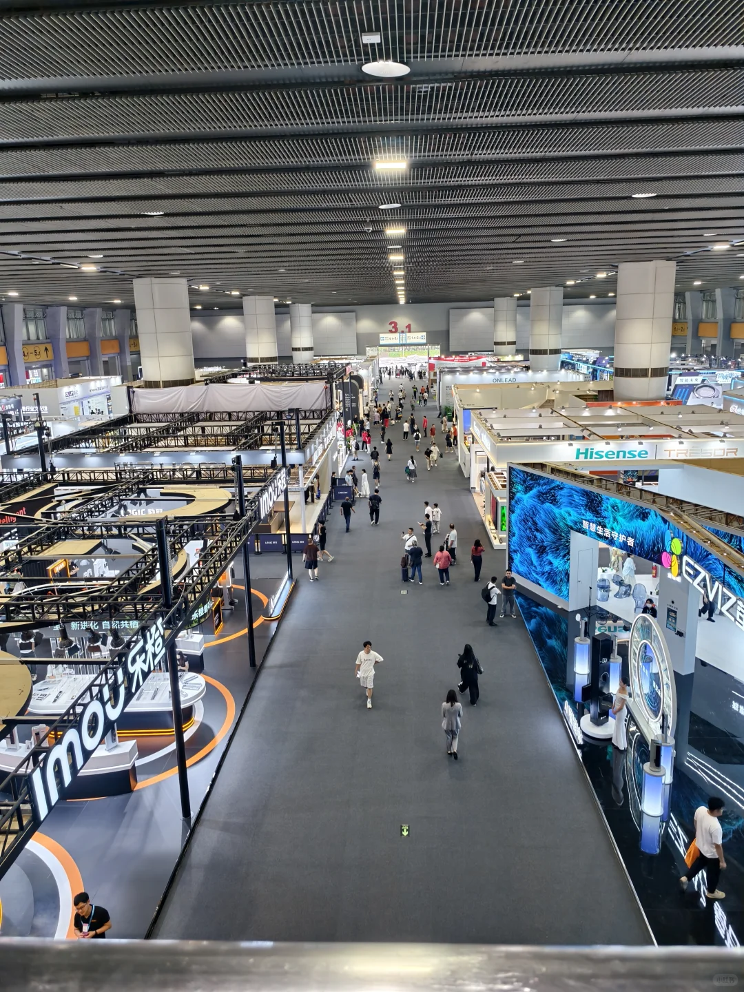 广州建博会现场这个人流量还可以吧？