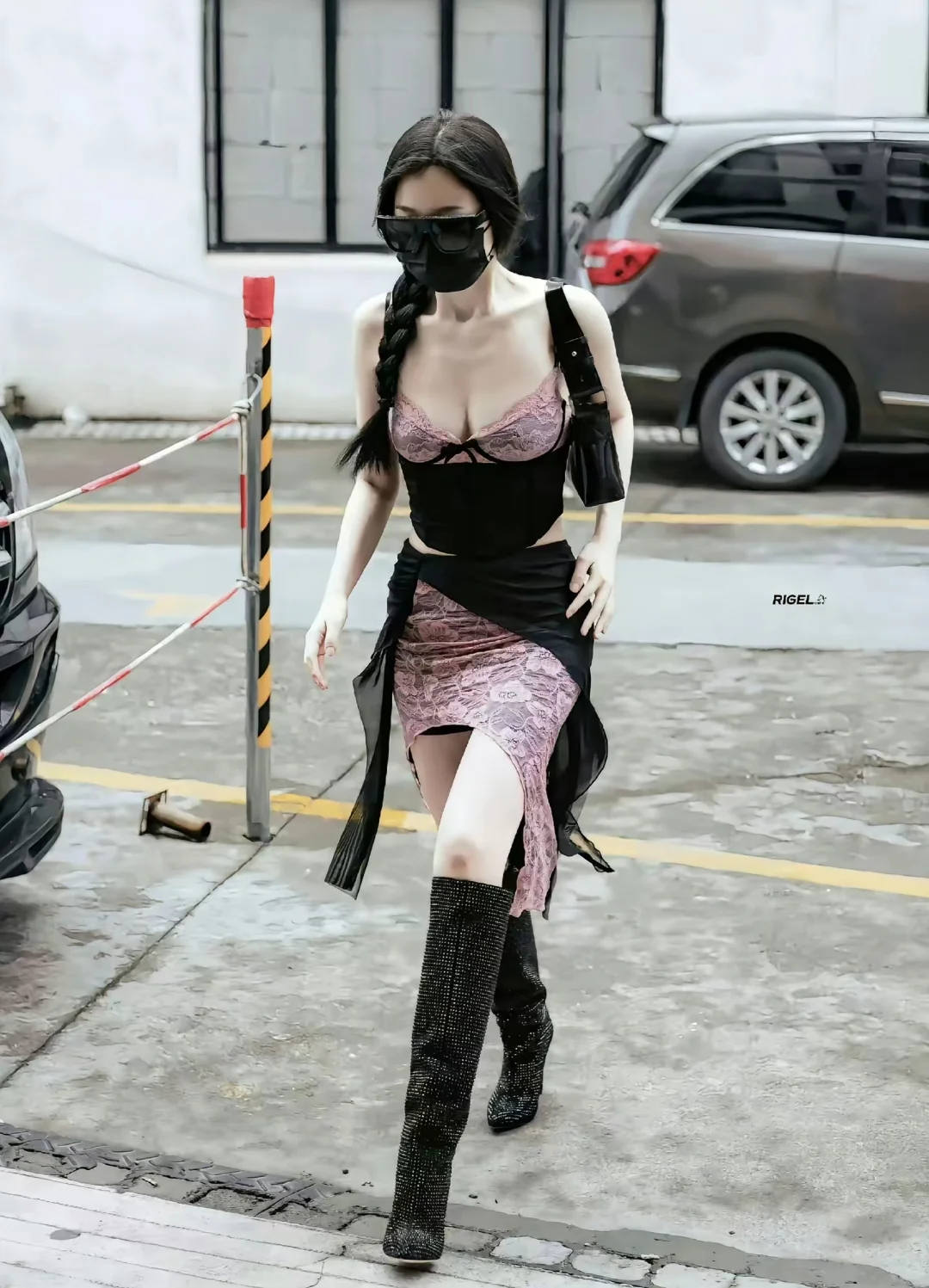 这个腰臀比???
