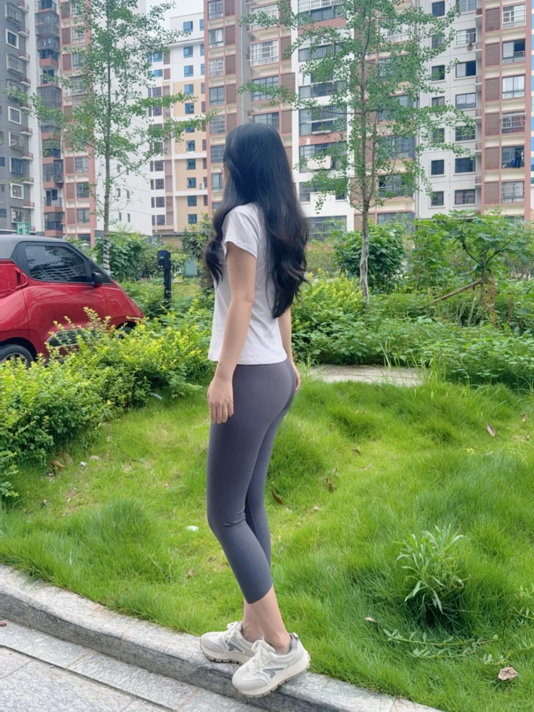 小区散步ootd｜瑜伽裤的松弛感拿捏了