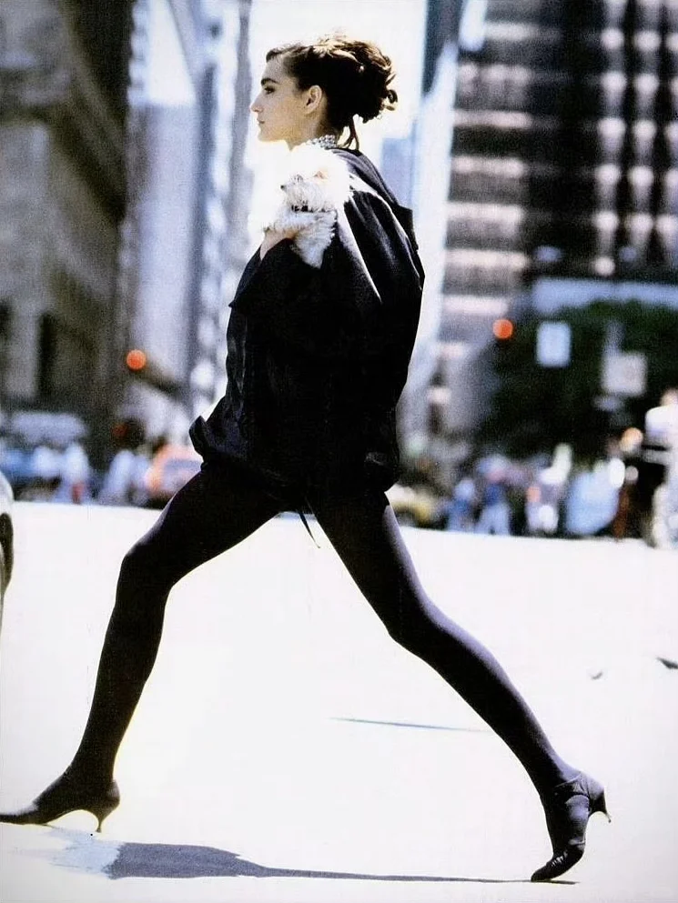 低眉浅眸｜1990年，意版VOGUE拍下的绝版大片