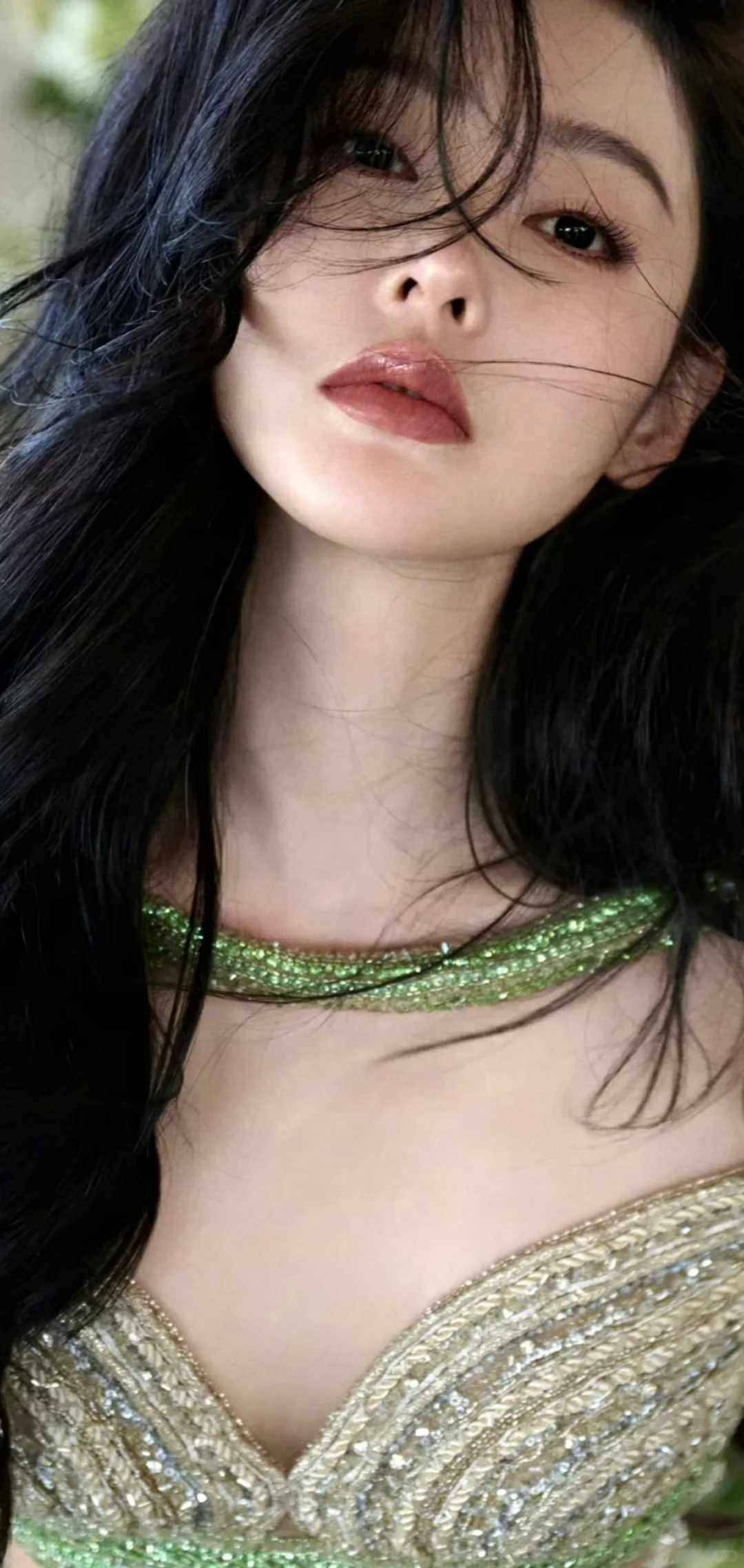 张天爱，以绝美身姿演绎时尚