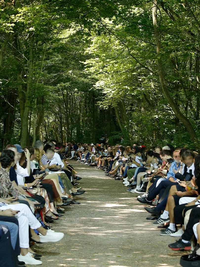Balenciaga往季秀场布置
