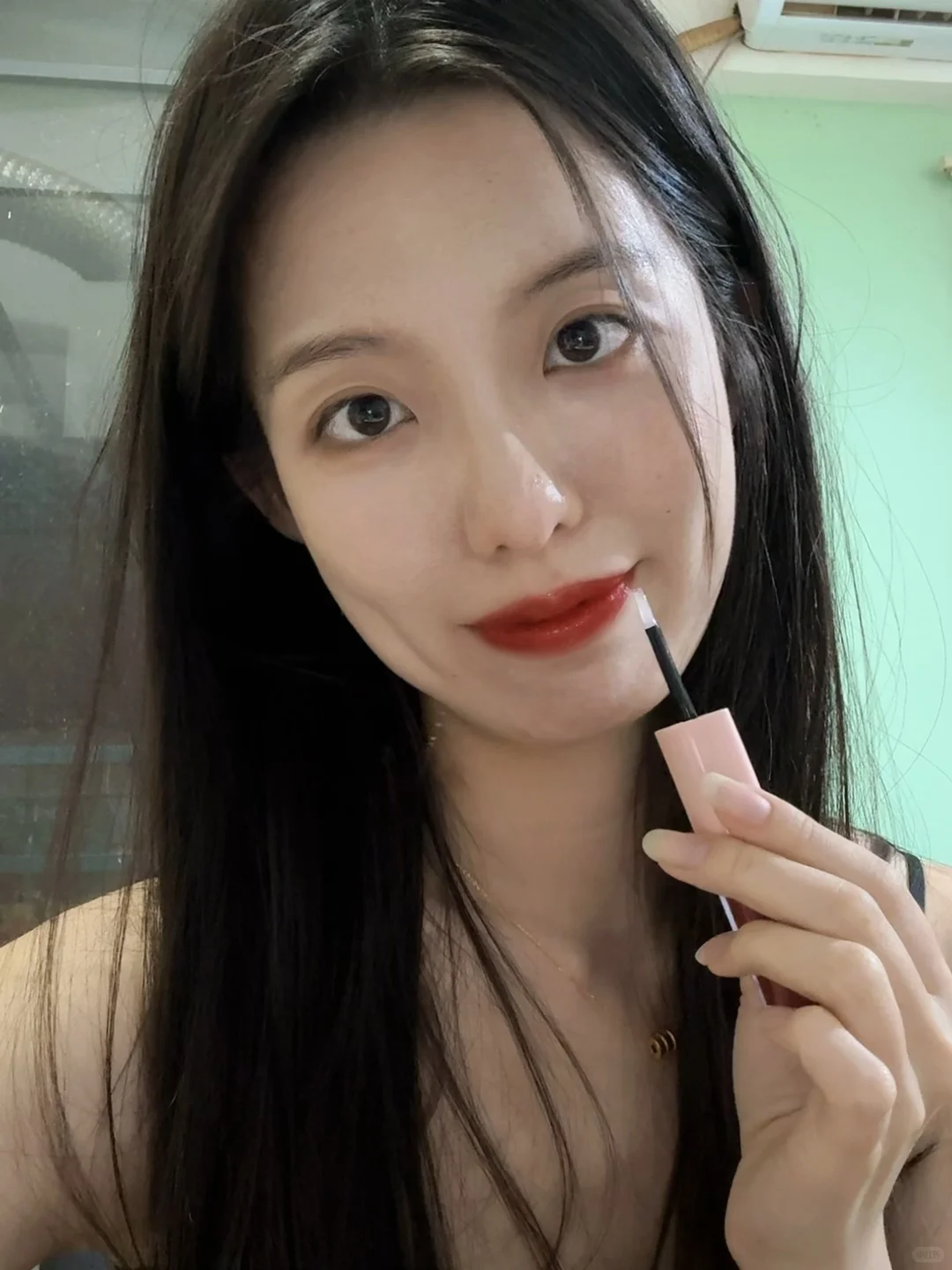 黑发红唇已足够明媚