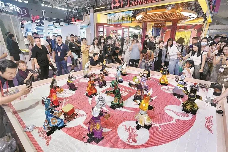 昨日，文博会各大展区交易成果丰硕