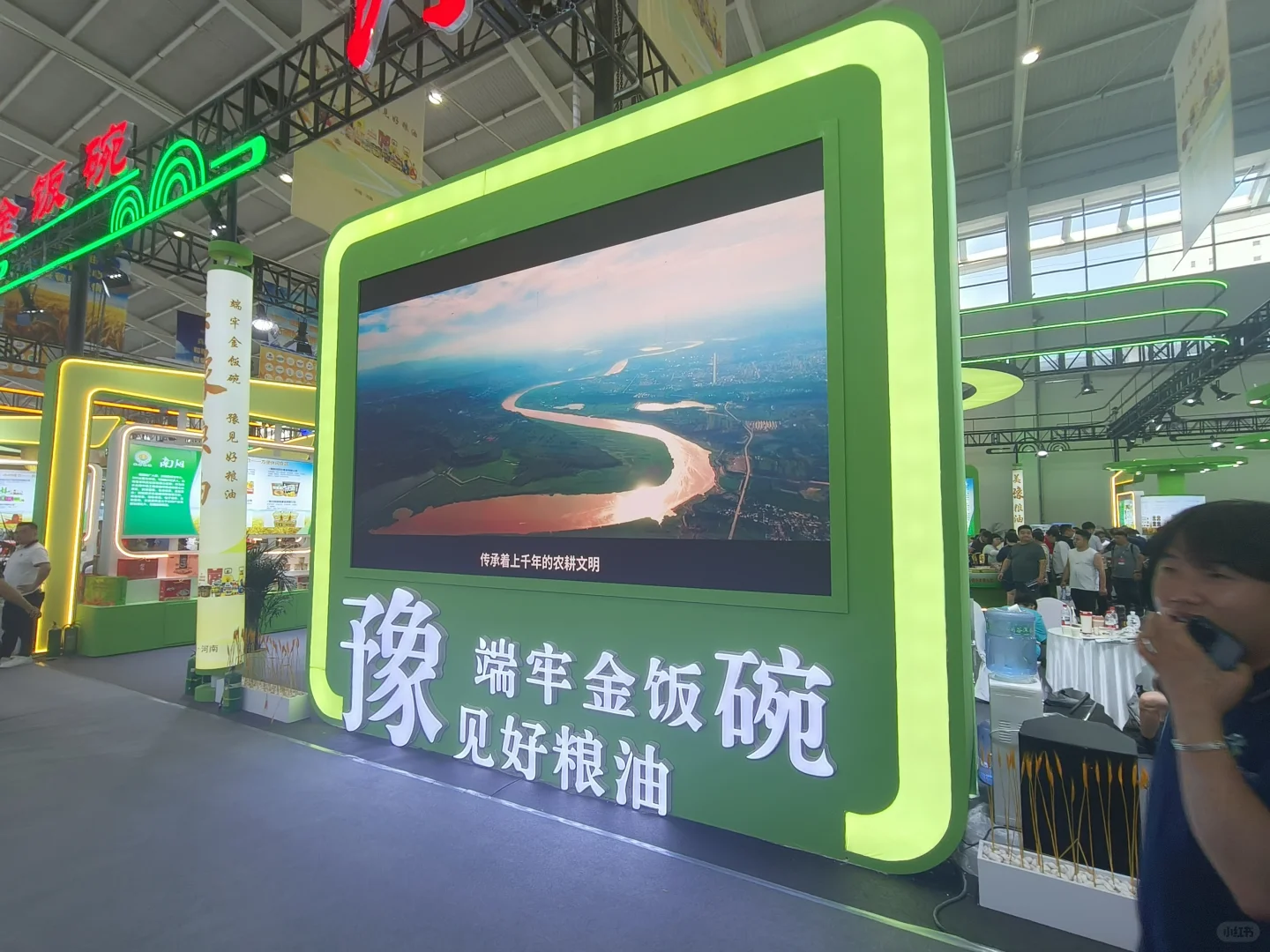 全国各省组织展台到沈阳参展，这个展览牛