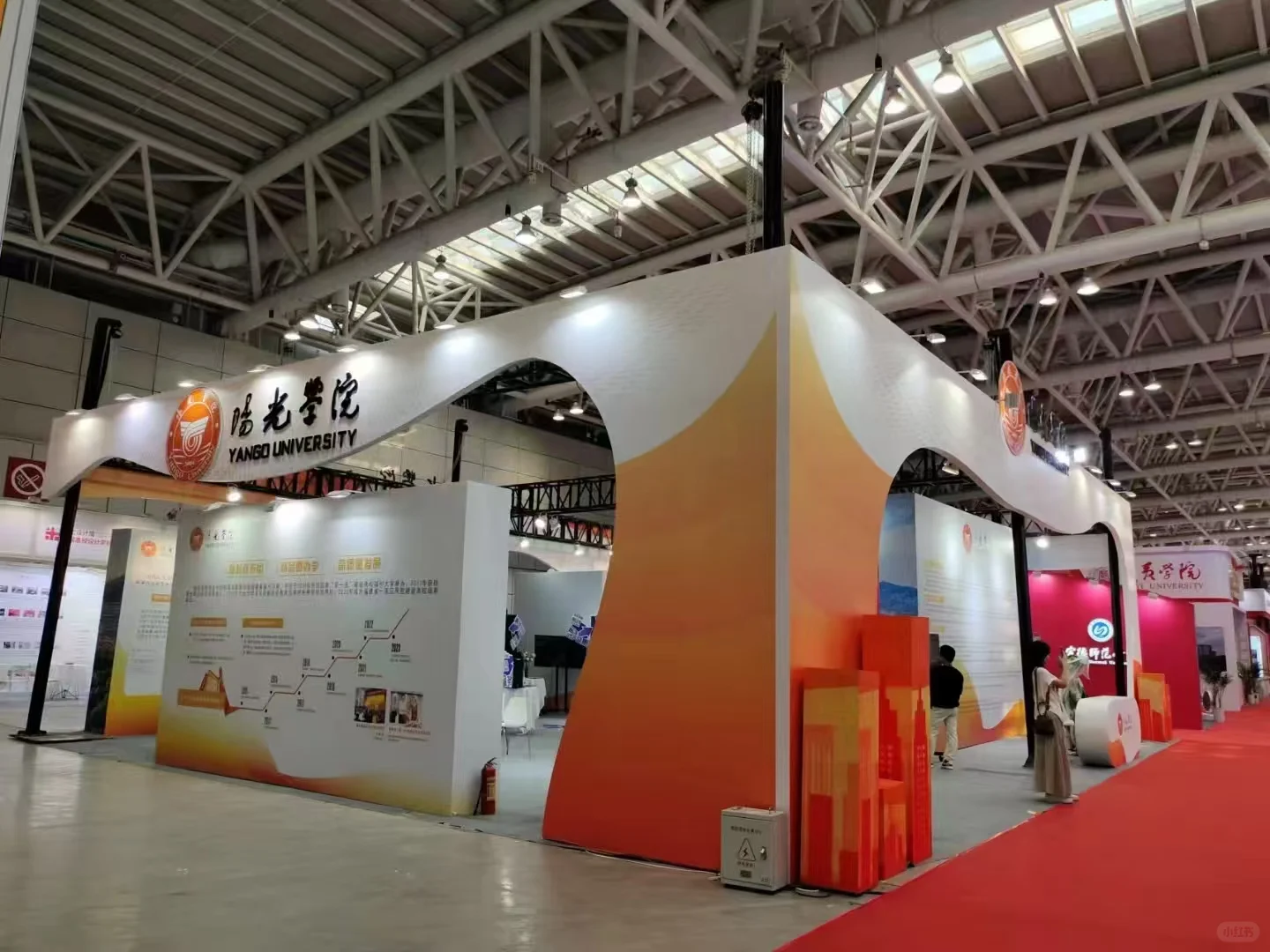 杭州搭建工厂，电商展展台科技感十足