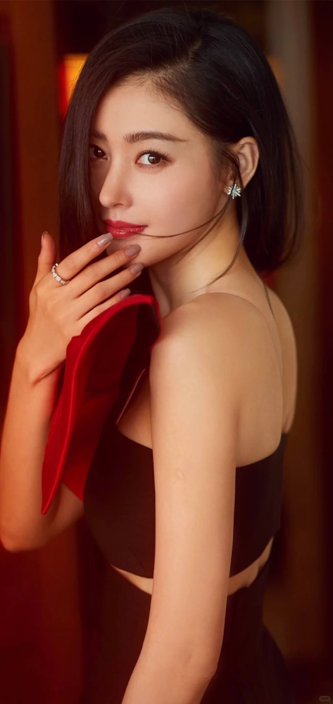 张天爱，以绝美身姿演绎时尚