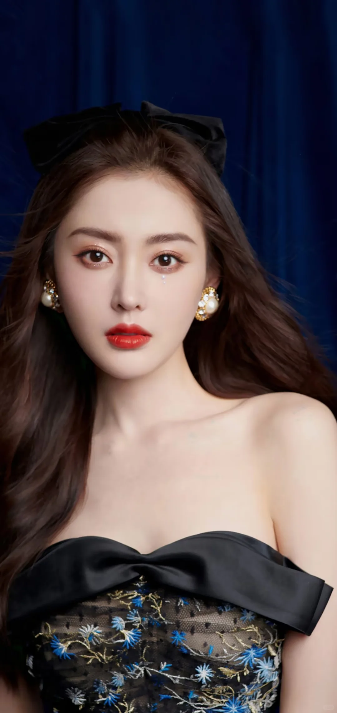 张天爱，以绝美身姿演绎时尚