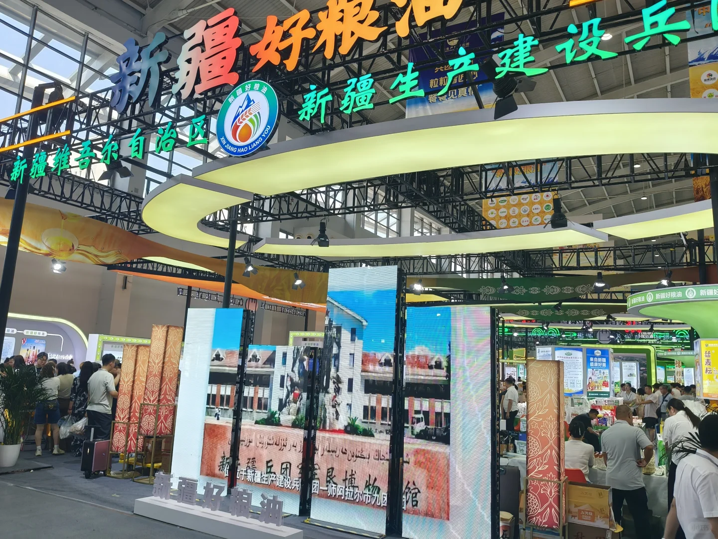 全国各省组织展台到沈阳参展，这个展览牛
