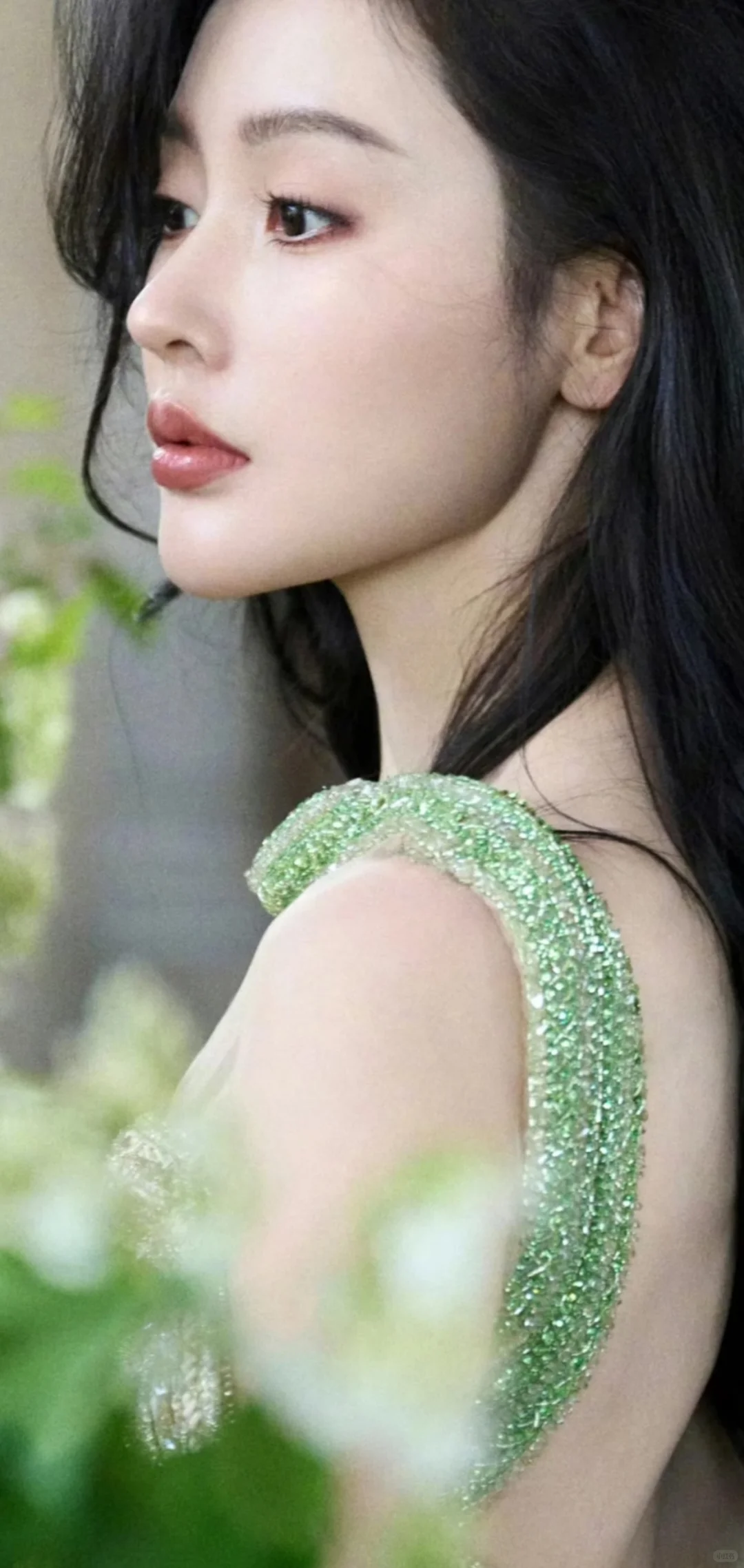 张天爱，以绝美身姿演绎时尚